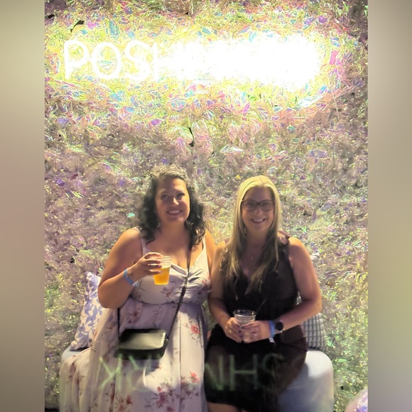 Meet your Posher, Christina - Picture 2 of 7